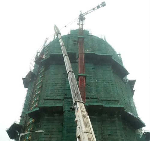 福州市吊车在工地上作业